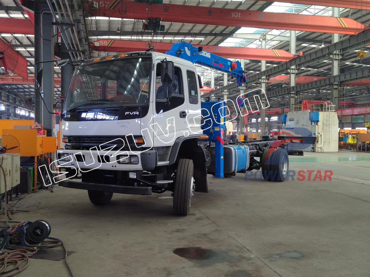  Isuzu FVR off road all wheel drive truck-mounted cranes in Africa