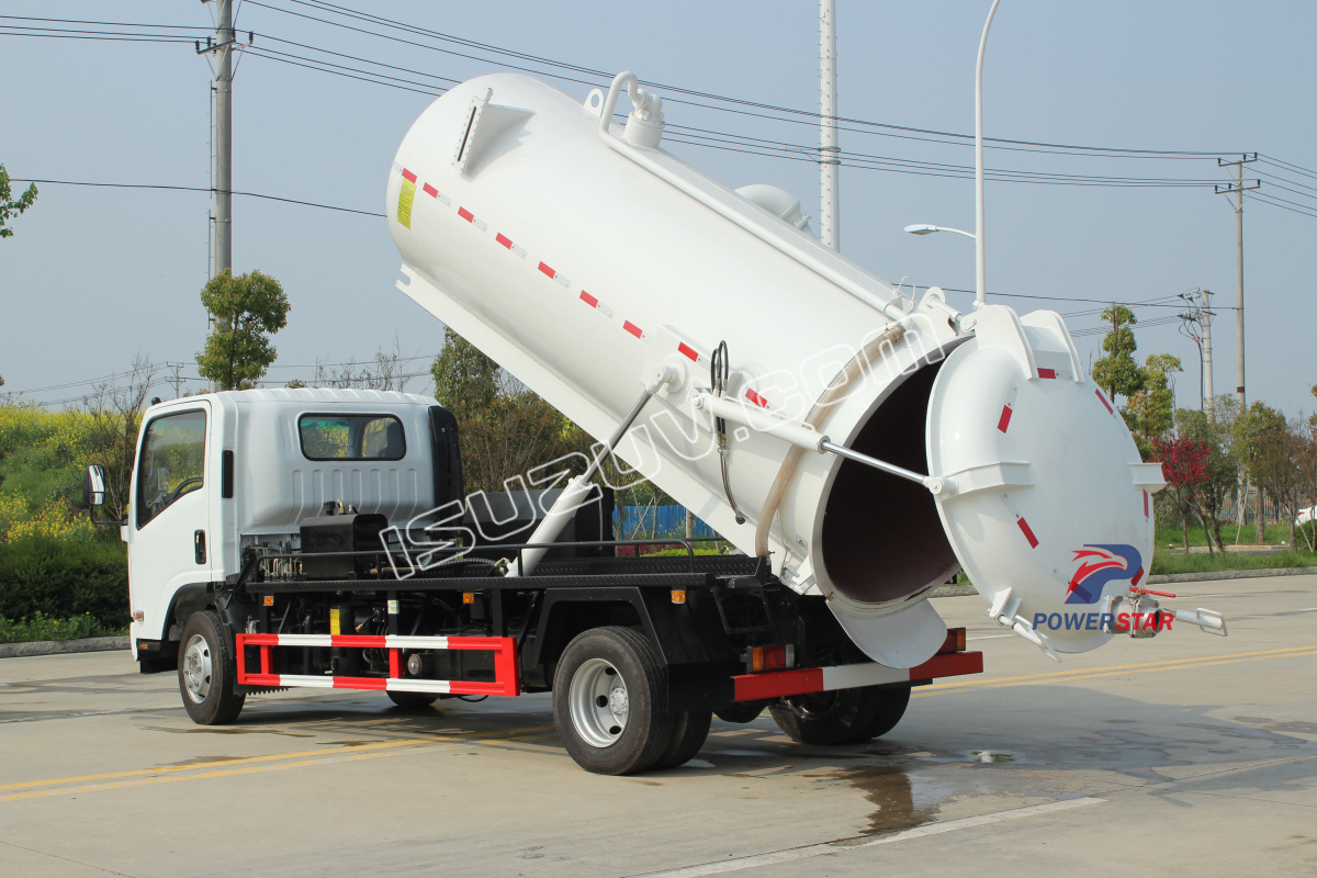 Japan isuzu NPR vacuum sewage tank trucks