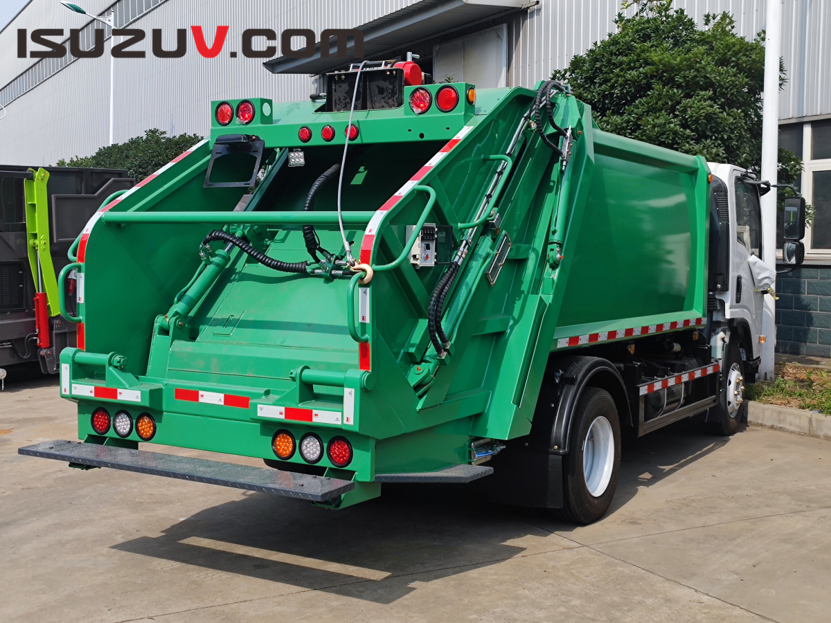 garbage compactor vehicle Isuzu with hydraulic winch for sale
