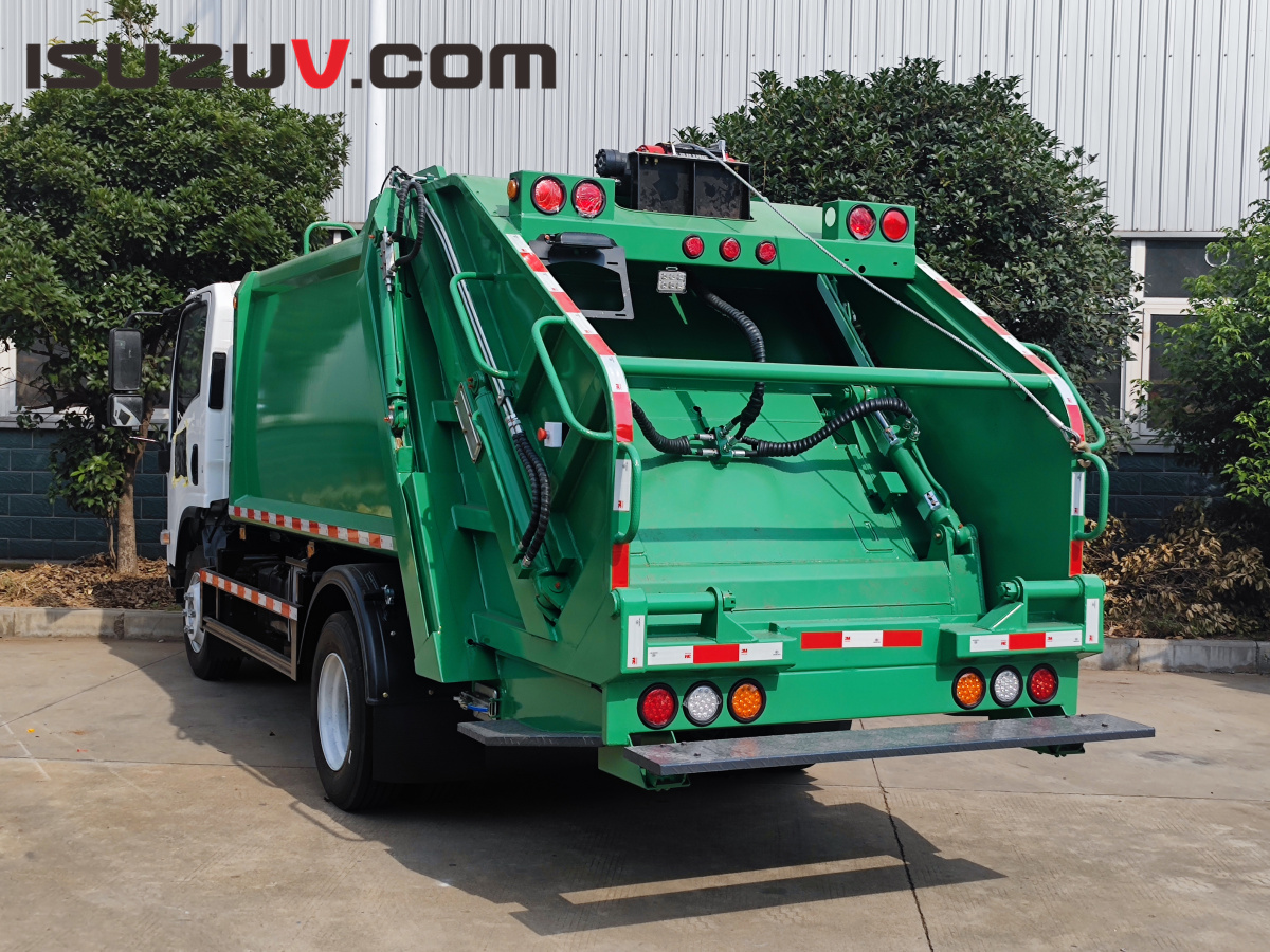 garbage compactor vehicle Isuzu with hydraulic winch