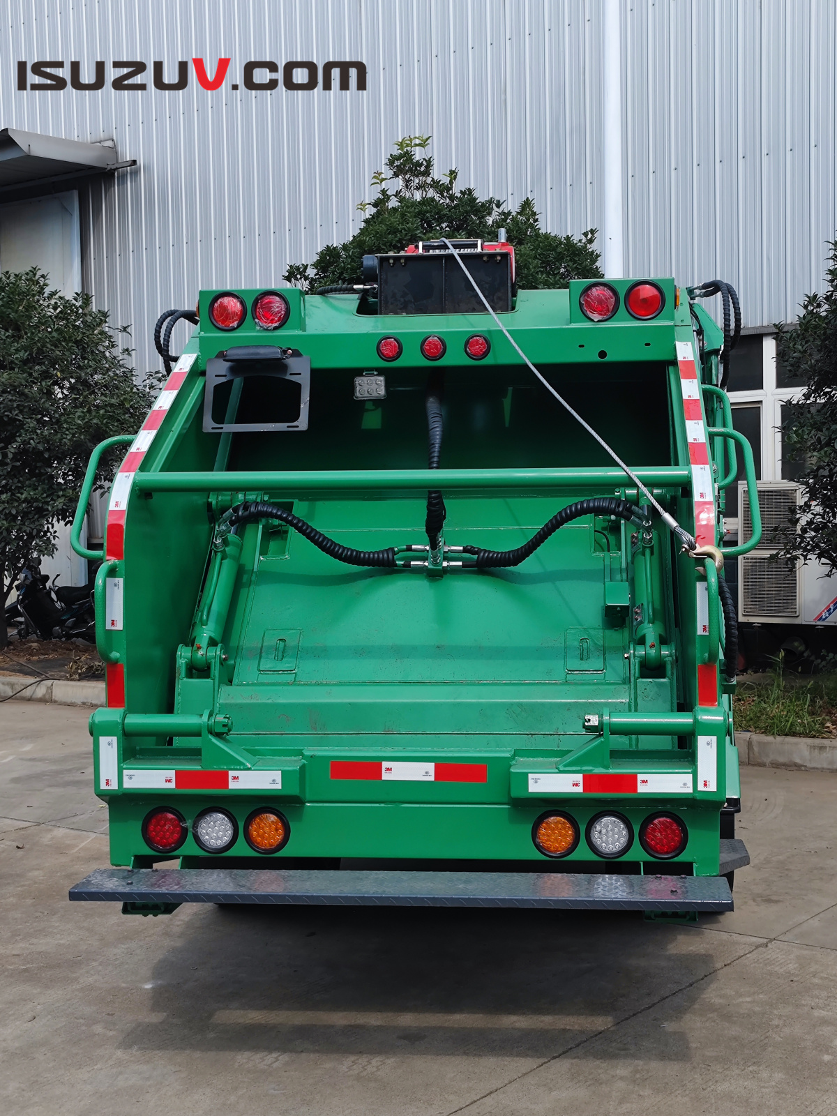 garbage compactor vehicle Isuzu with hydraulic winch