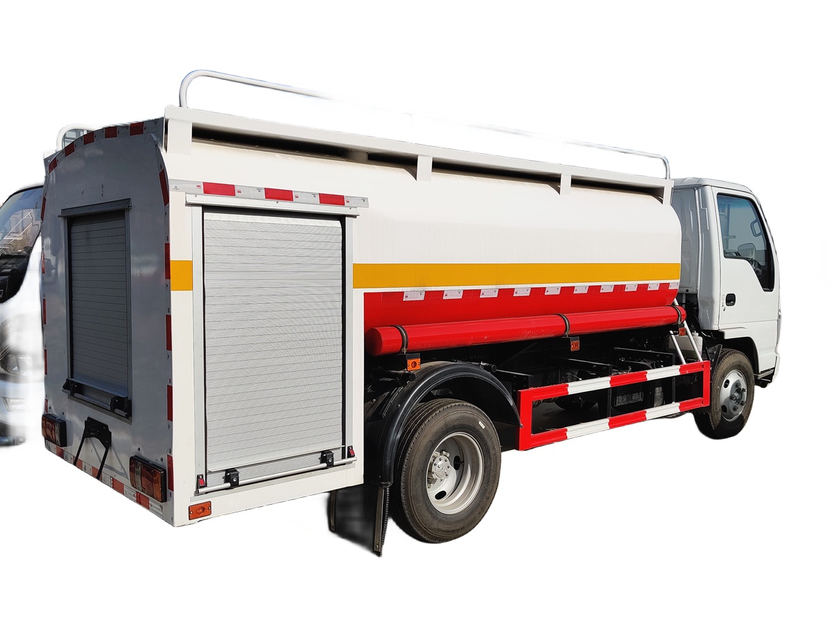 Isuzu water truck for firefighting