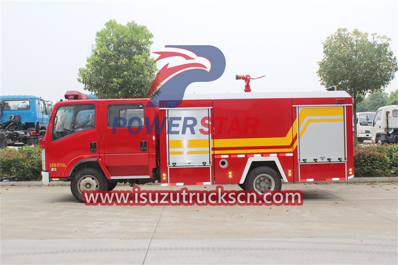 Isuzu 4X4 airport fire fighting truck