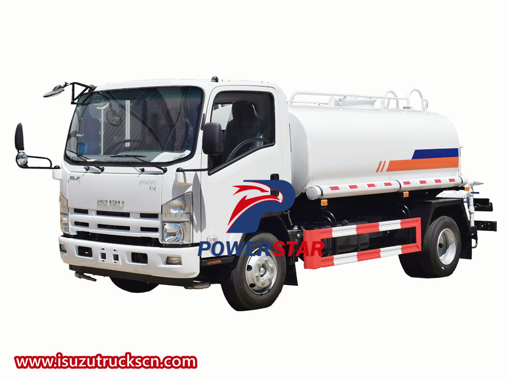 Isuzu water spraying truck