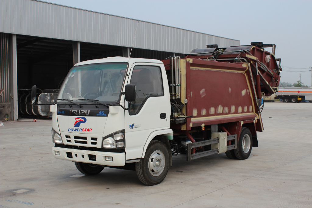 What should we do before painting Isuzu waste compactor truck?