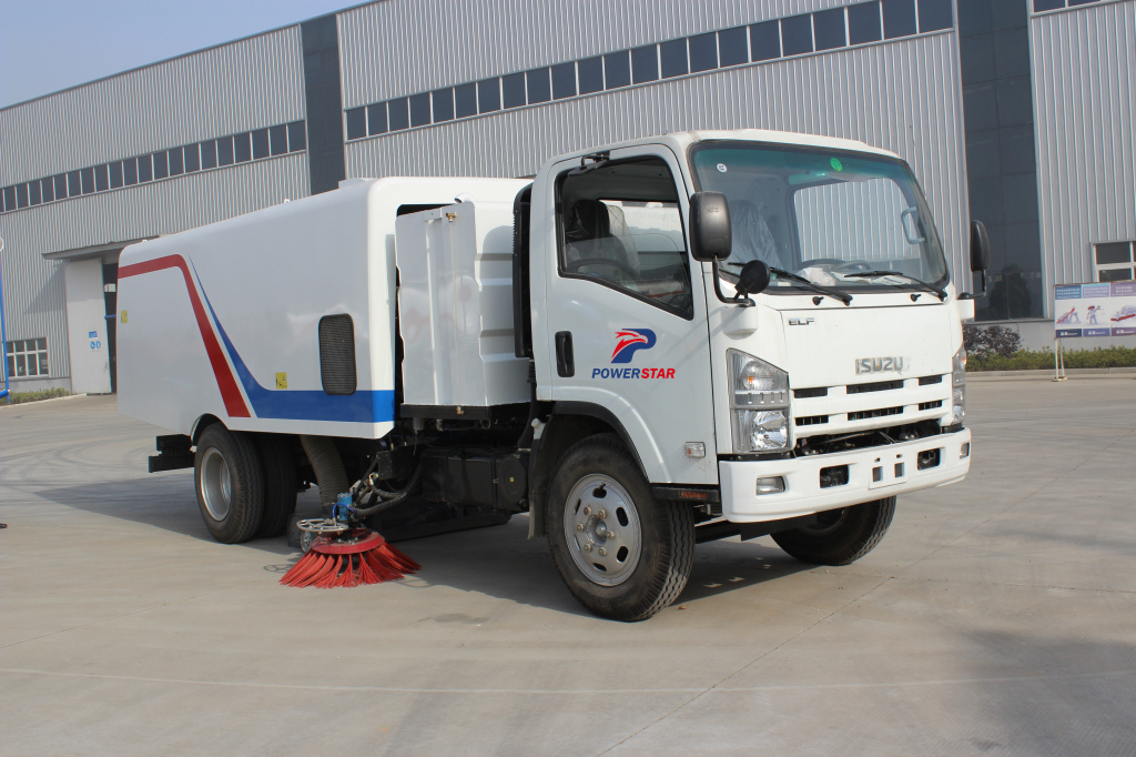 Japan Isuzu trucks New design road sweeper truck