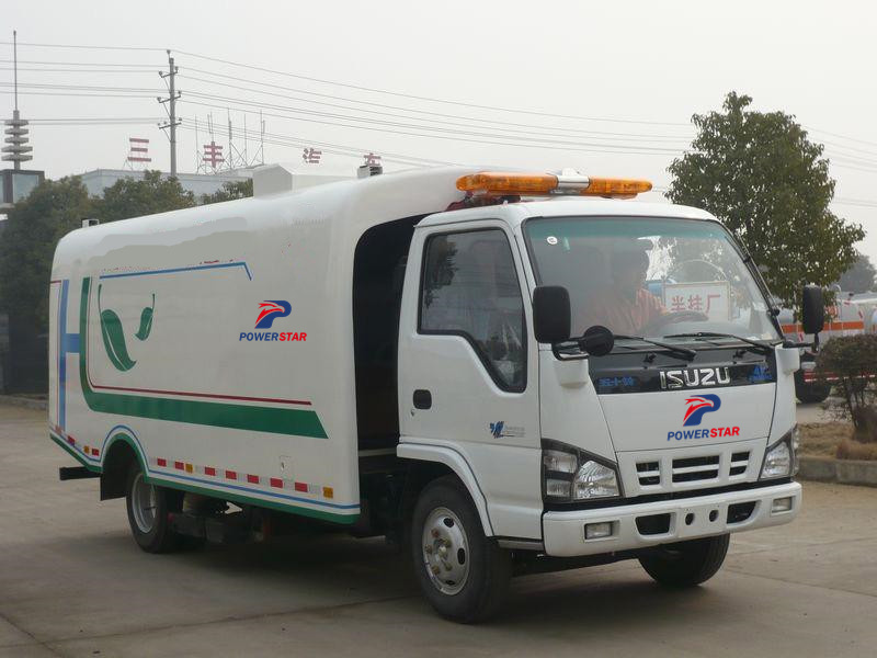 Isuzu trucks Dry Vacuum Sweeper Road Sweeper Truck made by Powerstar trucks