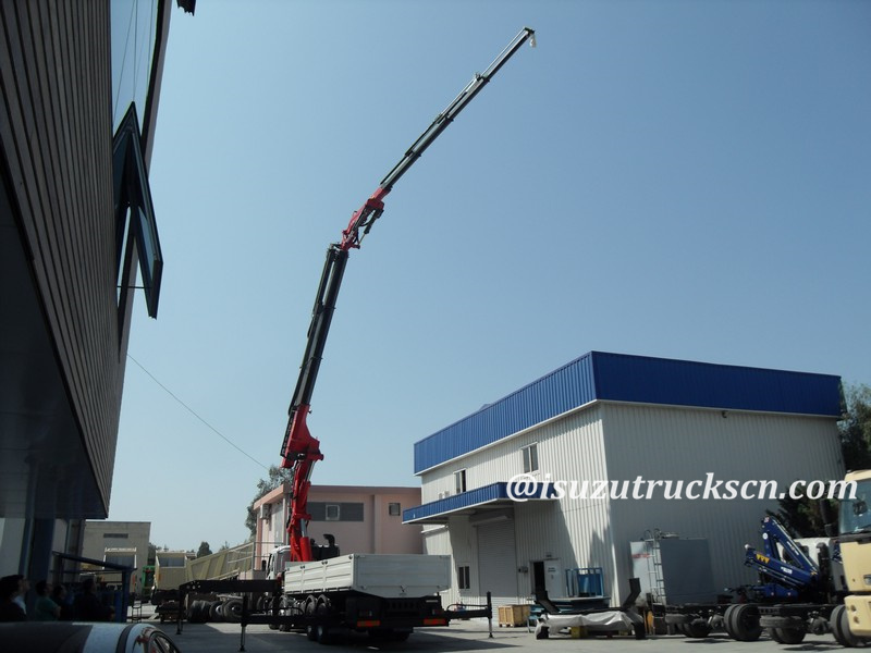 Isuzu Truck with crane Telescopic boom crane Isuzu cargo body crane lorry trucks