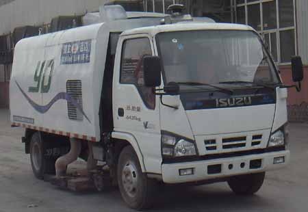 Isuzu 4x2 vacuum sweeper truck 3360mm wheelbase