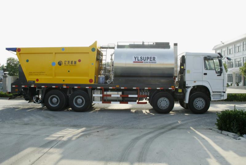 ISUZU bitumen tanker synchronous chip sealer truck