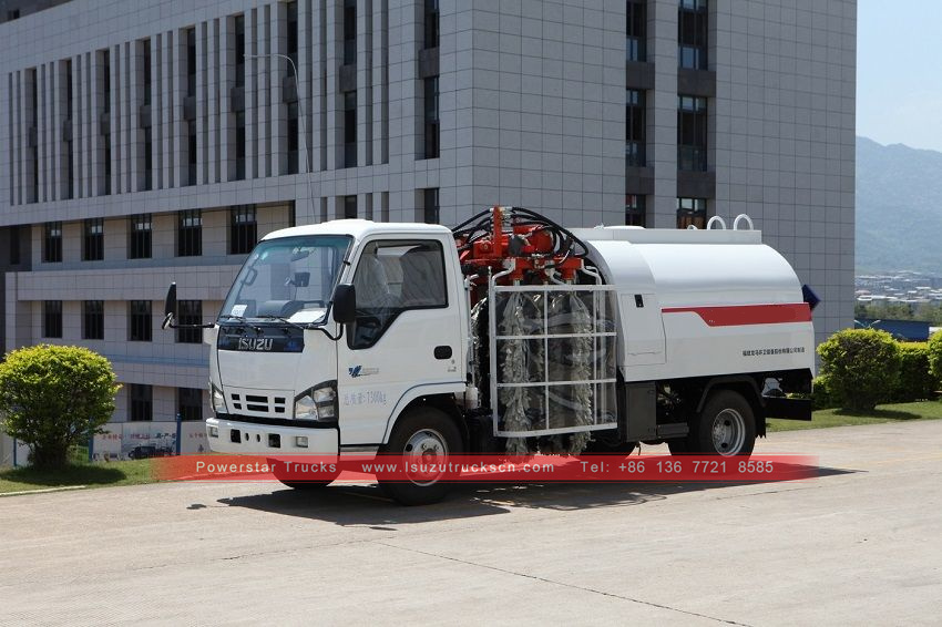 ISUZU Guardrail cleaning vehicle fence cleaning truck 