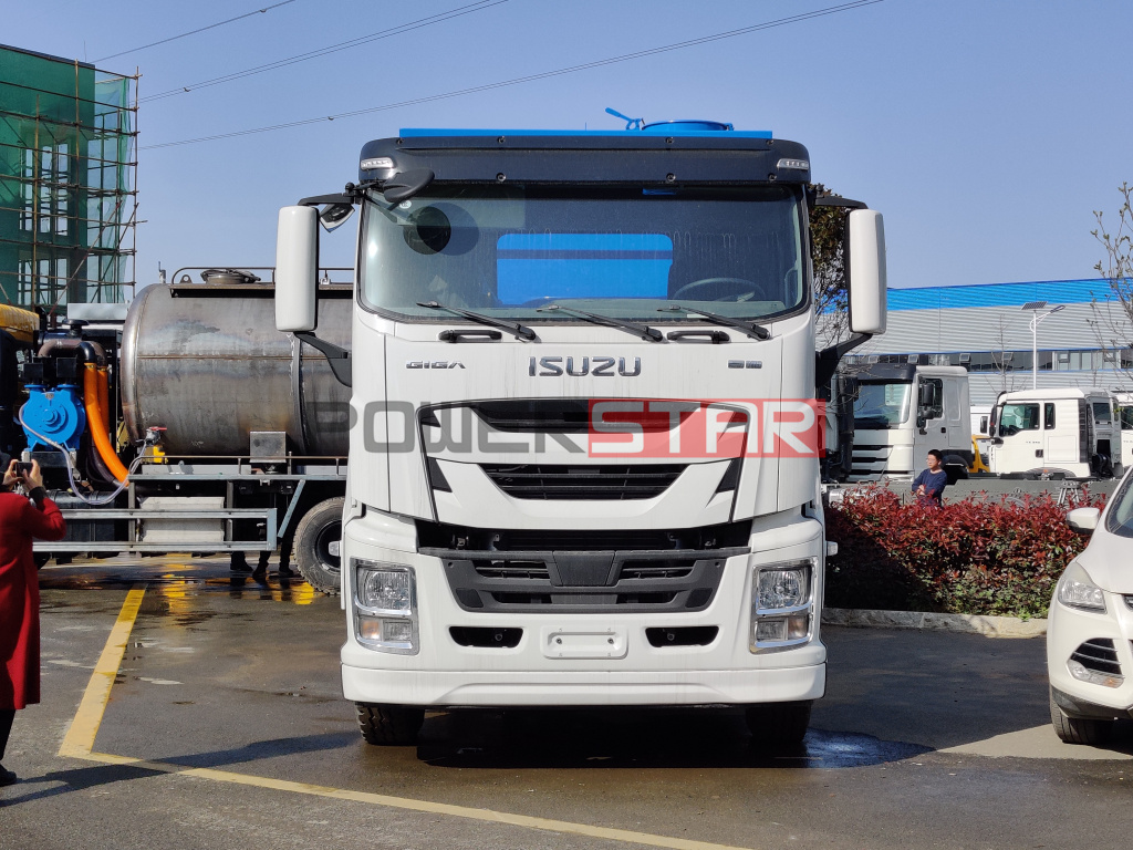 ISUZU GIGA Combined sewer jetting and suction trucks for Philippines
