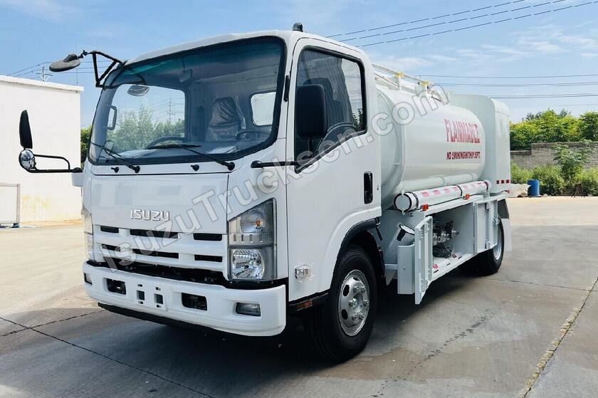 Japan ISUZU NPR/700P Mobile Refueller Fuel Truck with Two dispenser 