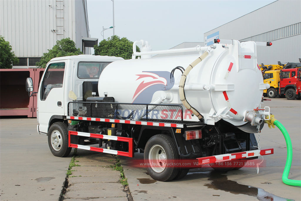 Hot sale ISUZU vacuum tank truck with 4000 liters capacity