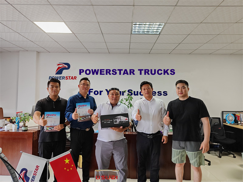 Mongolian customer ordered ISUZU waste compactor trucks