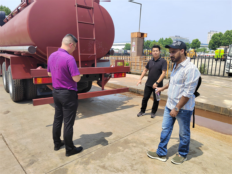 ISUZU water tank truck factory