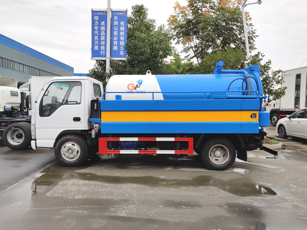 Isuzu Joint sewer dredging vehicle