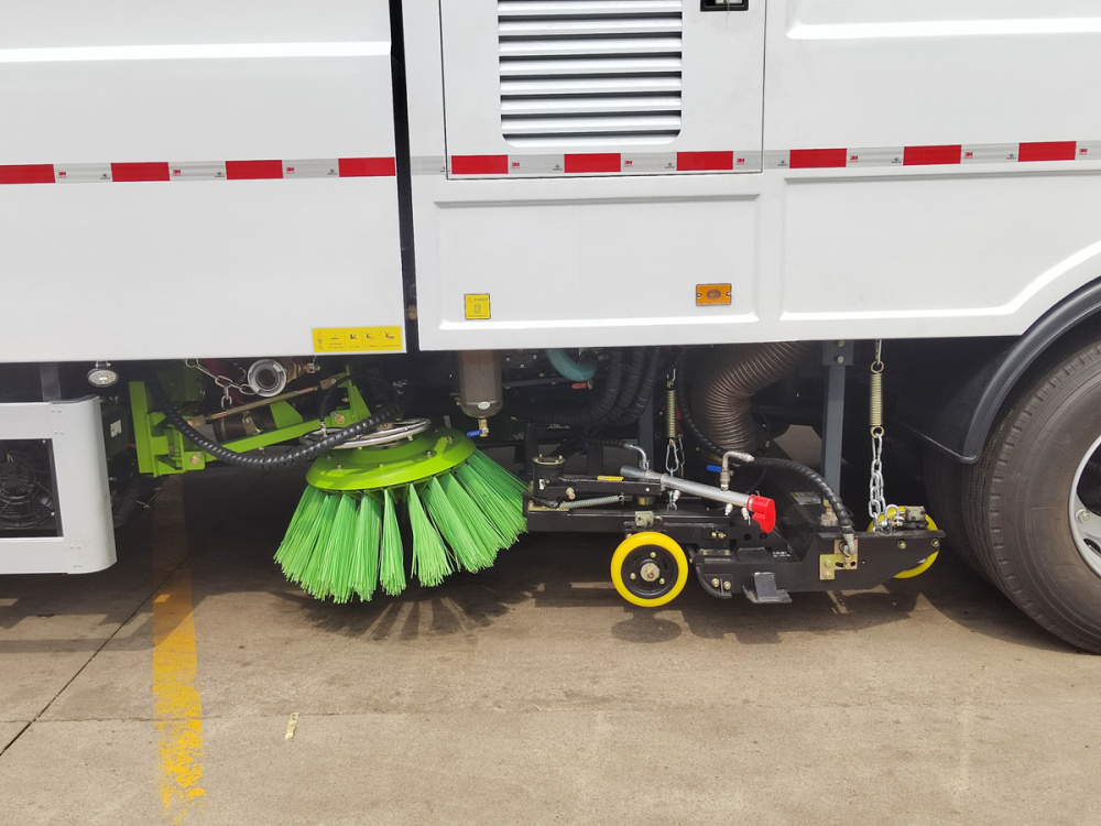 Giga Isuzu EV Electric Street Road Cleaning Sweeper Truck