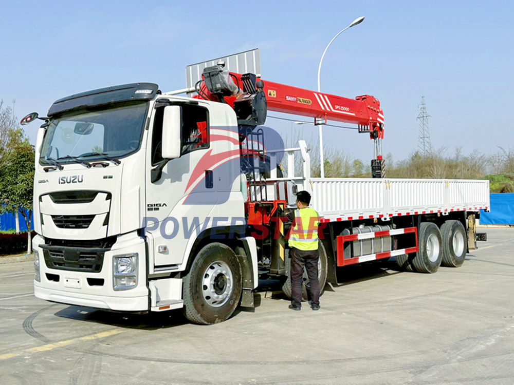 Isuzu GIGA truck with 10tons crane