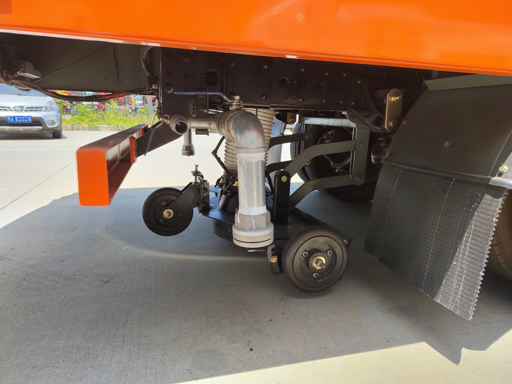 Isuzu Street and Road Sweeping Truck for Indonesia