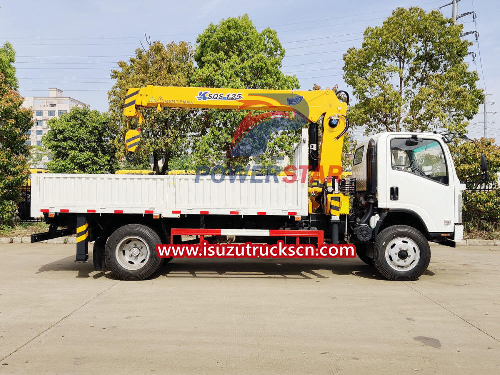 Used 4x4 Isuzu NPR Dropside Cargo Trucks with boom crane