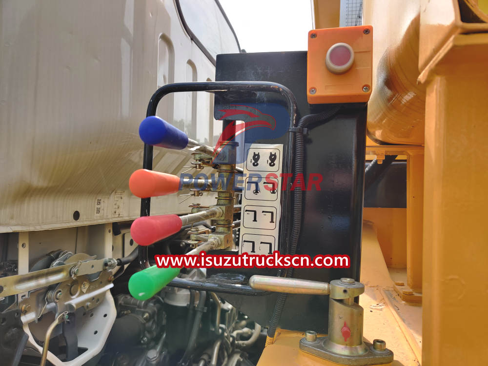 Used 4x4 Isuzu NPR Dropside Cargo Trucks with boom crane