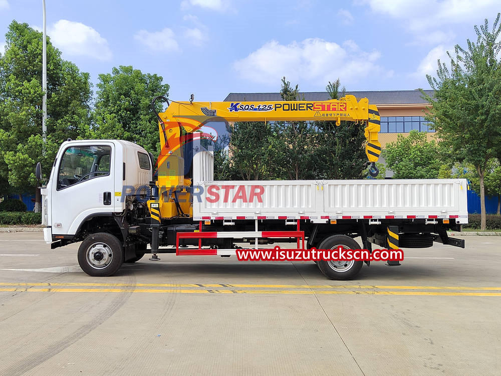 Isuzu truck-mounted crane