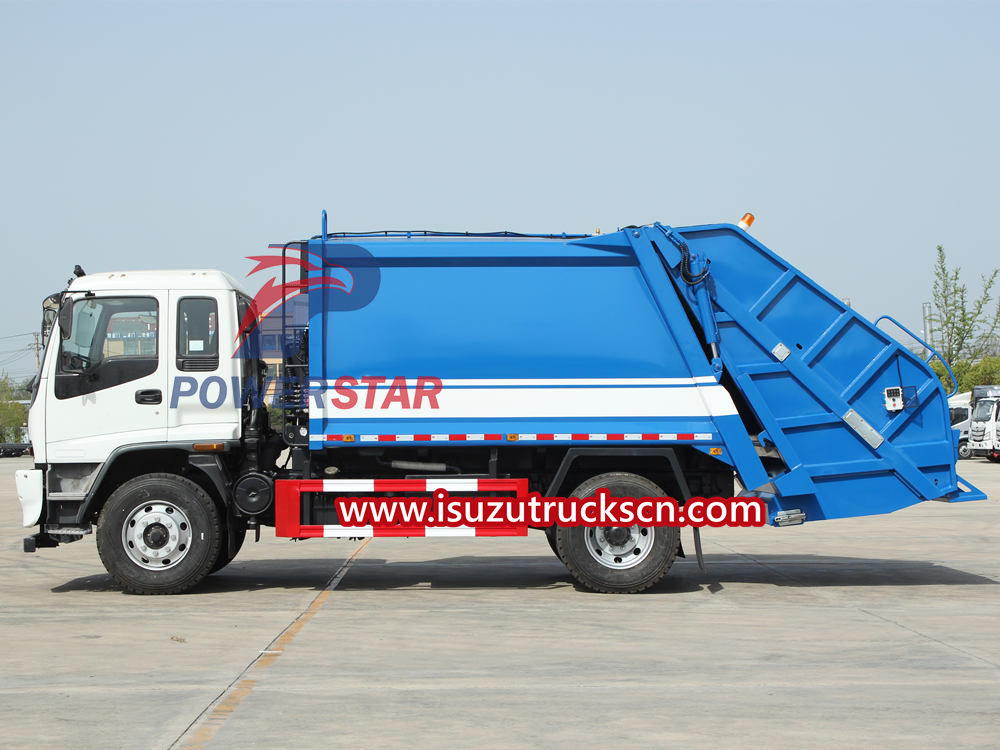 Isuzu trash compactor truck 