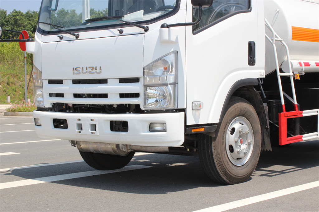 Mobile Oil Refuel Tanker Truck Isuzu with top loading
