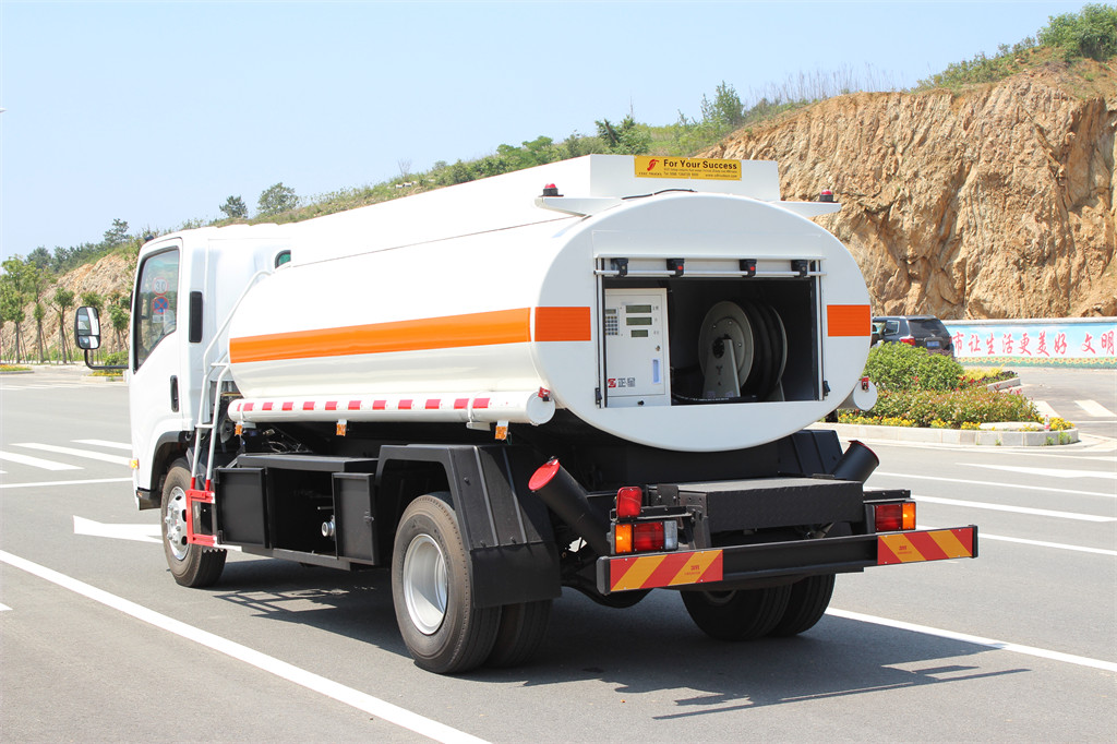 Mobile Oil Refuel Tanker Truck Isuzu with top loading