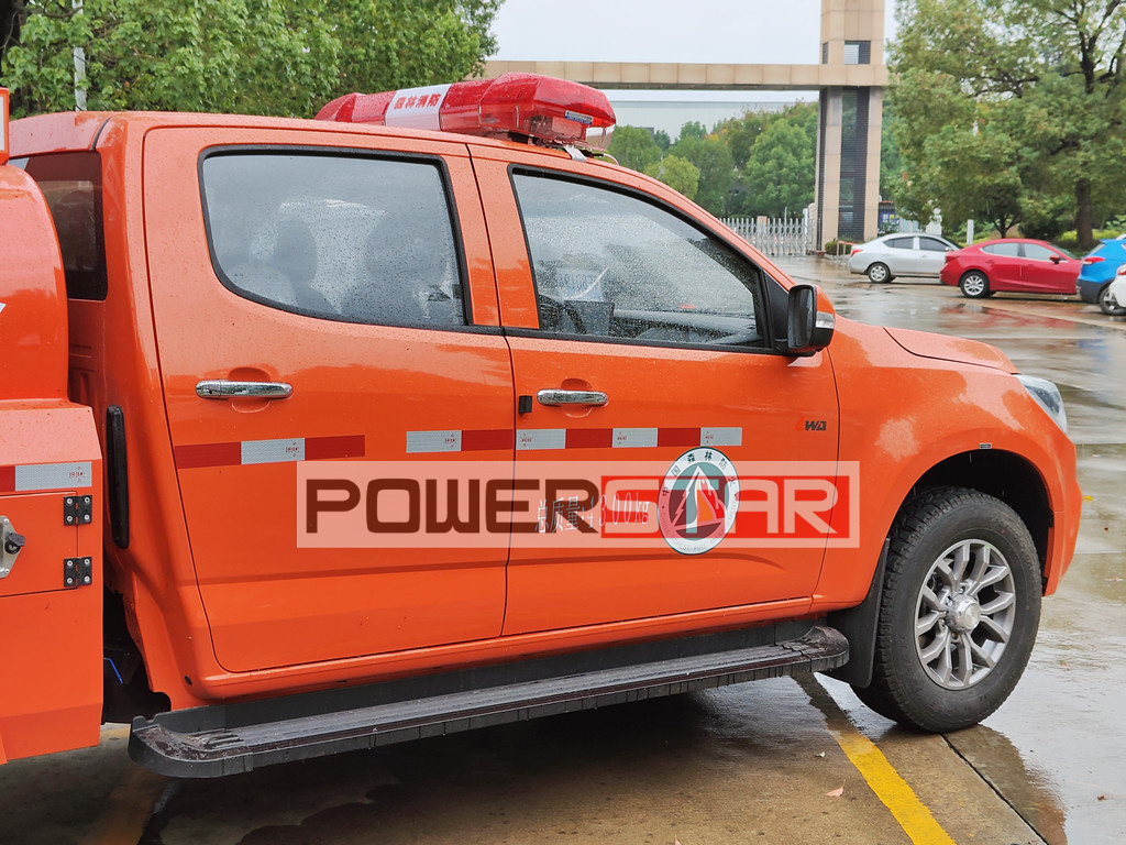 Isuzu 4x4 pickup forest fire truck