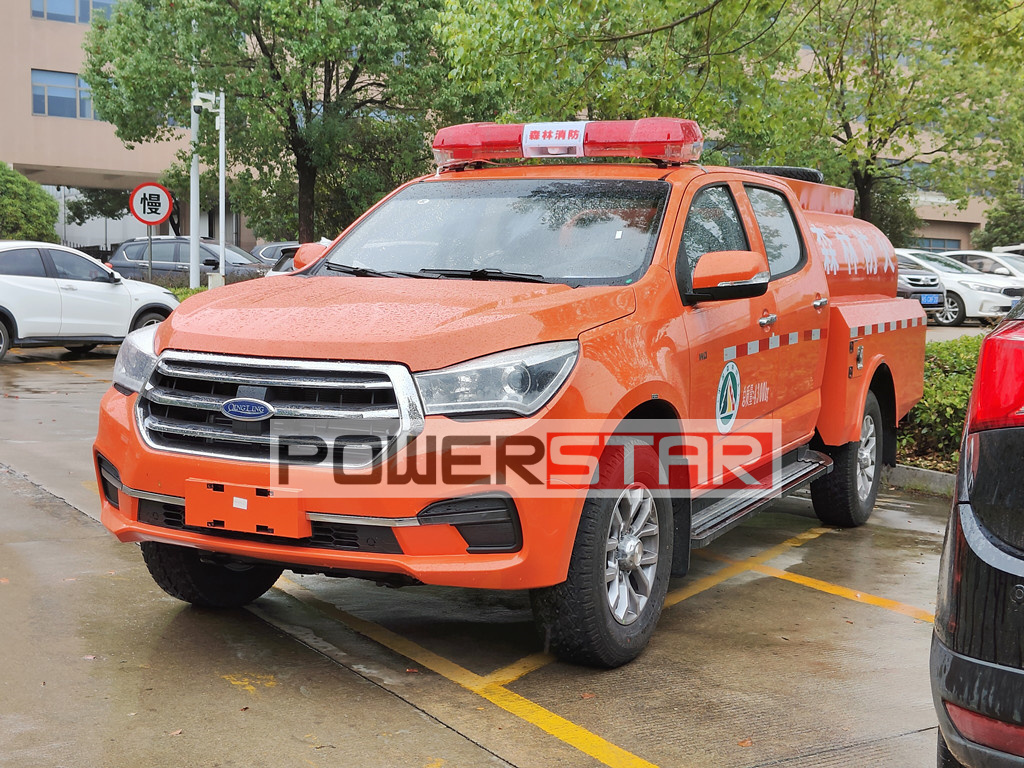Isuzu pick up 4x4 forest water tanker fire tender