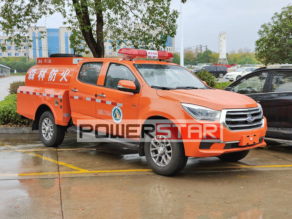Isuzu pick up 4x4 forest water tanker fire tender