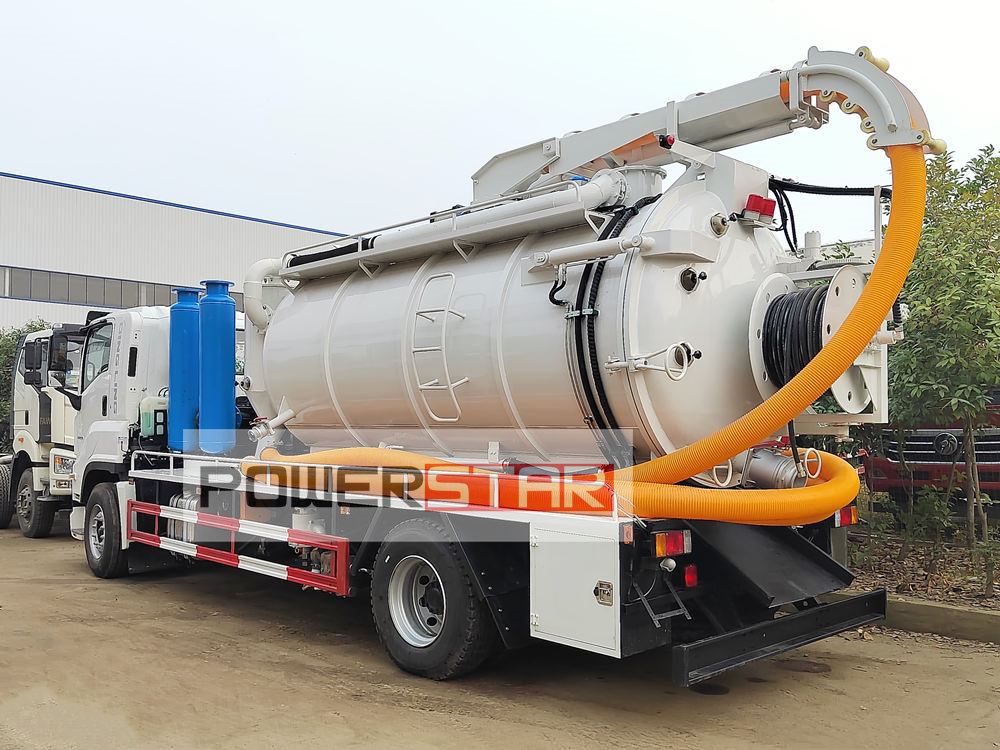 Isuzu septic suction truck