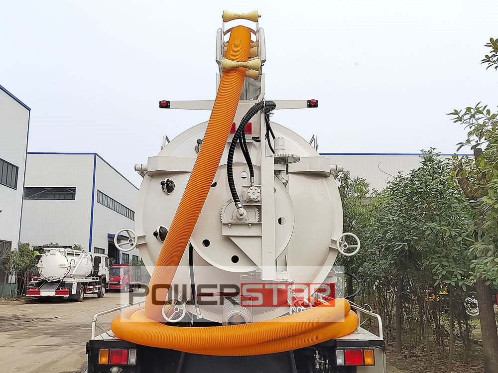 Isuzu waste pump truck