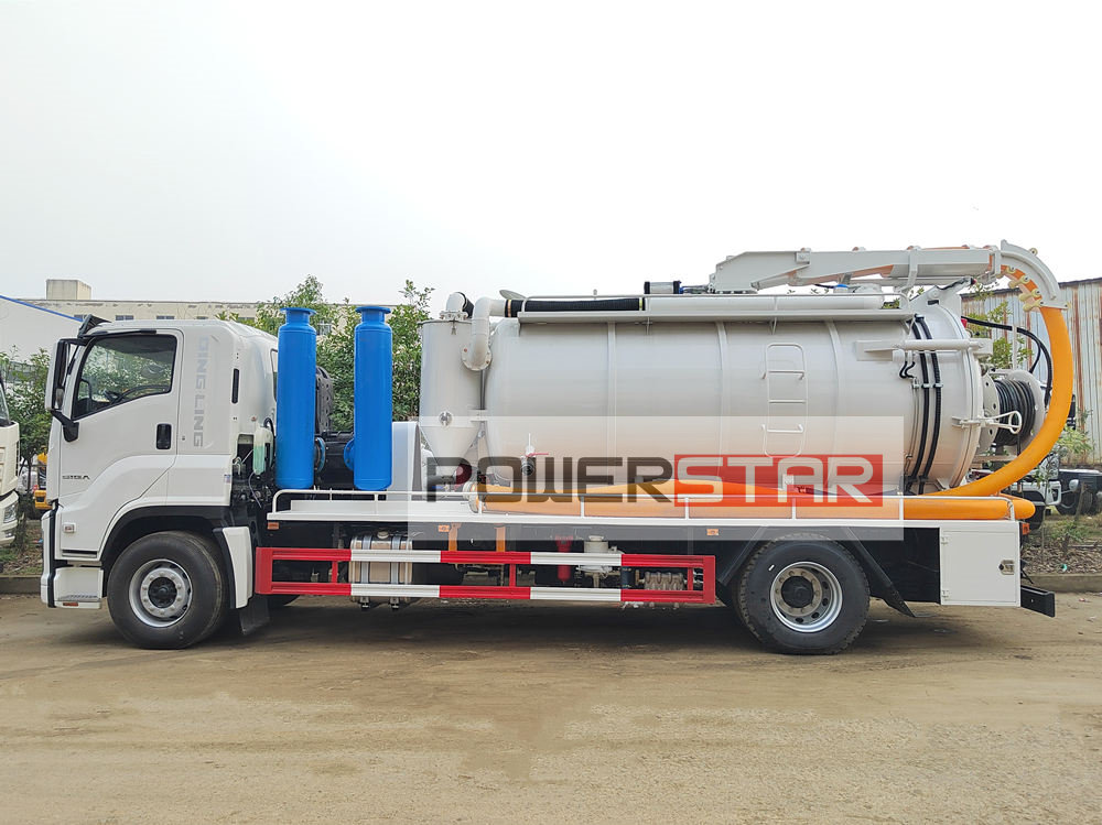 Isuzu vacuum suction truck