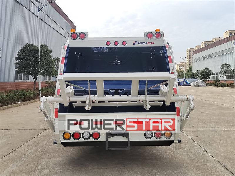 Isuzu ELF 700P waste collection vehicle