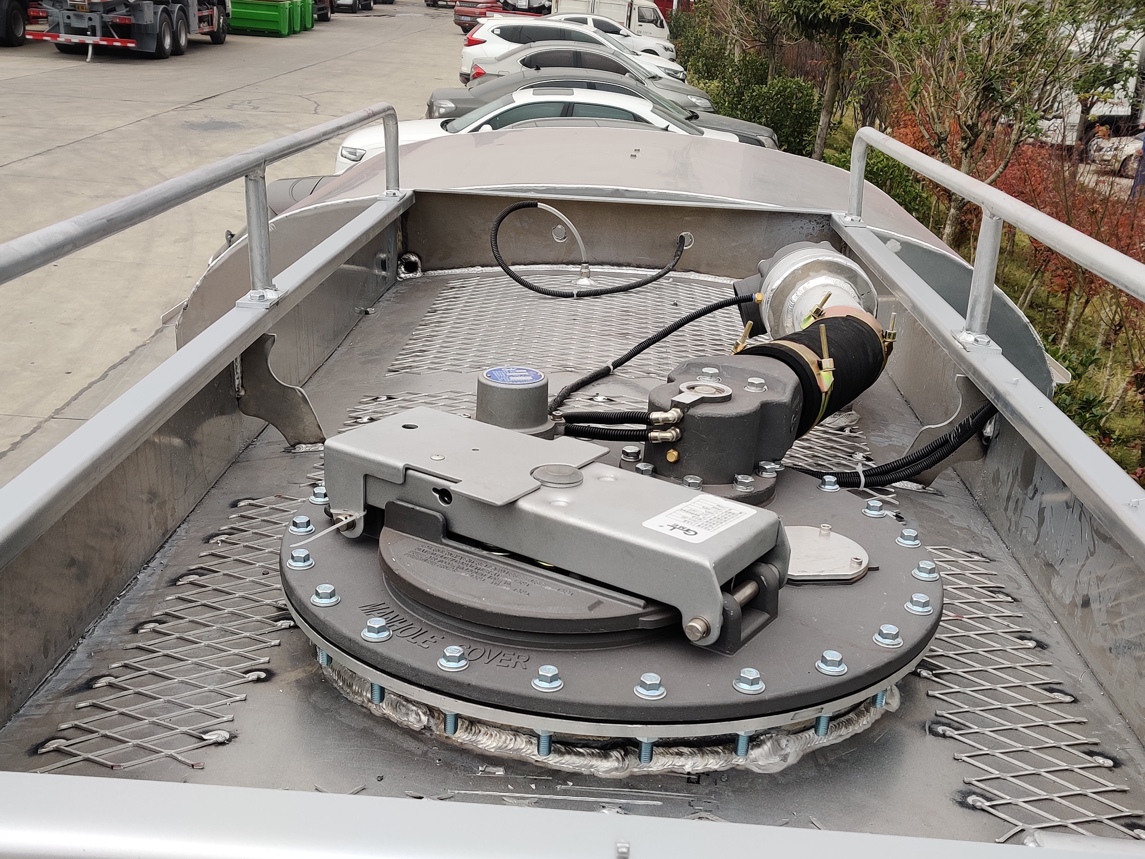 Isuzu Aviation Fuel trucks for Jet Aircraft