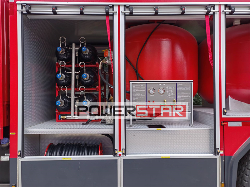 Isuzu FVR dry powder fire truck