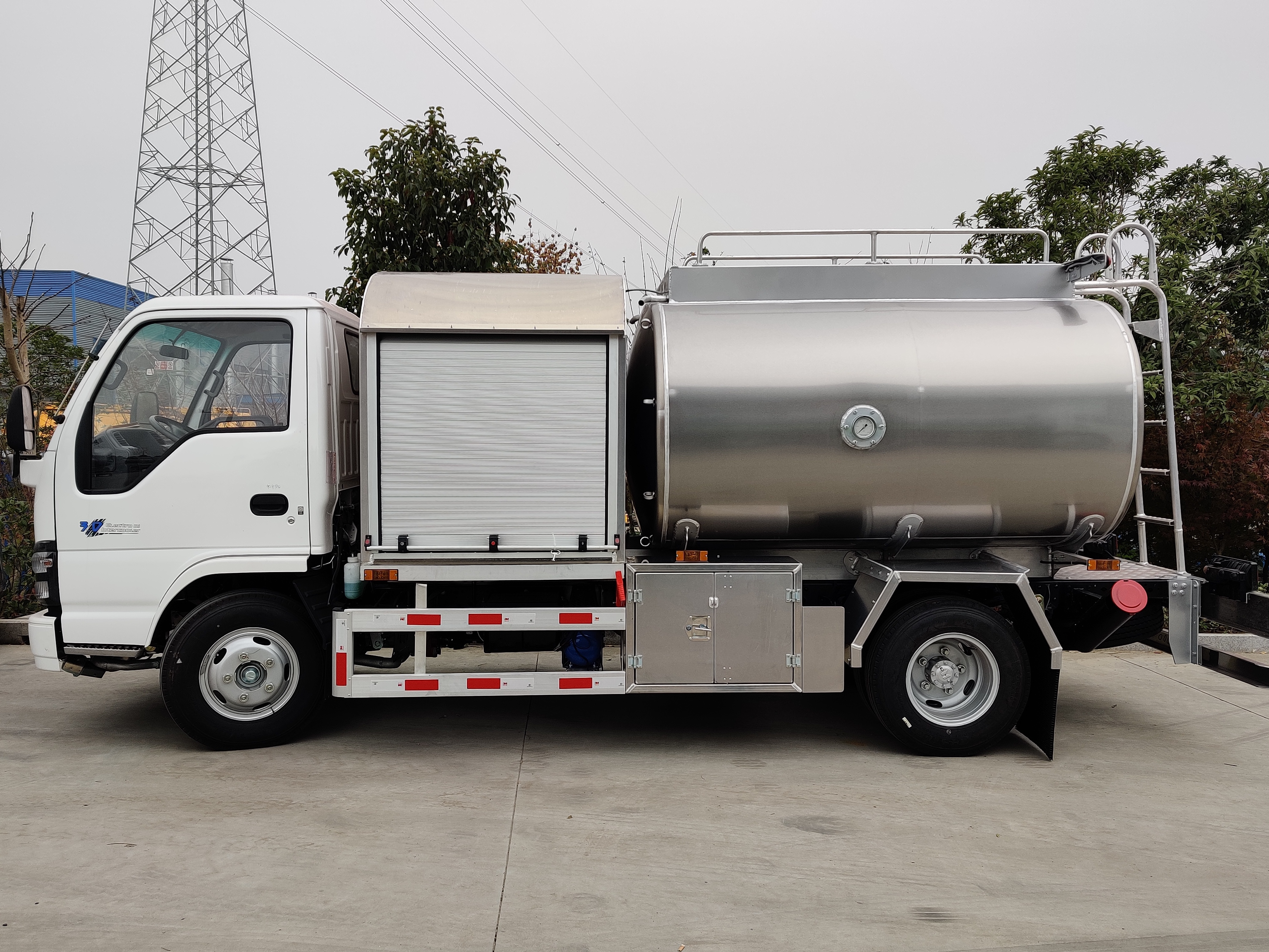Isuzu Jet A1 and Avgas Refueling Trucks