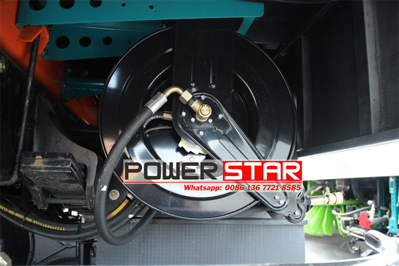 Isuzu 10,000 liters truck mounted vacuum road sweeper