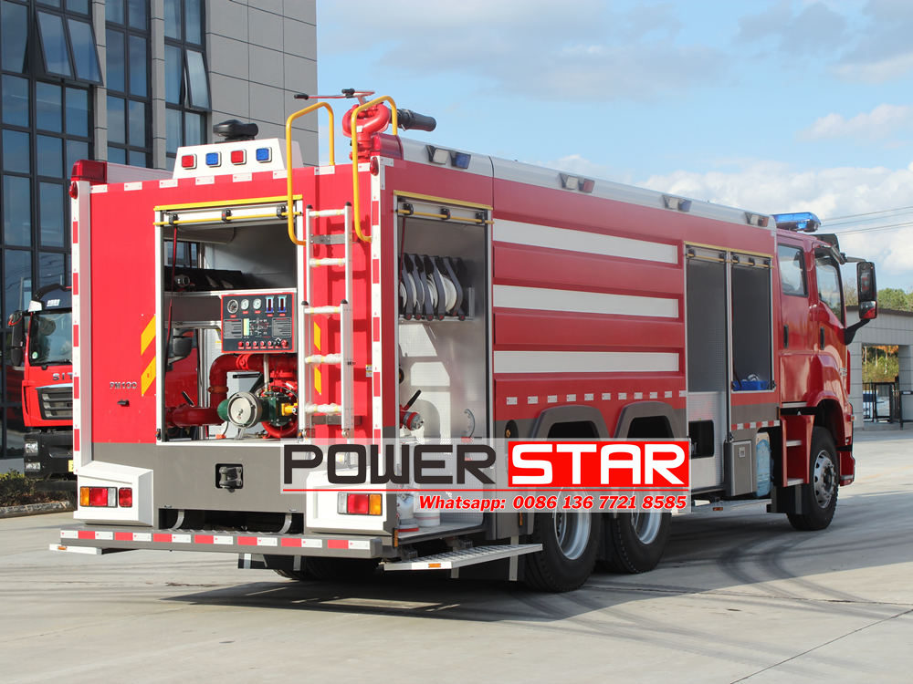 Isuzu foam powder fire truck