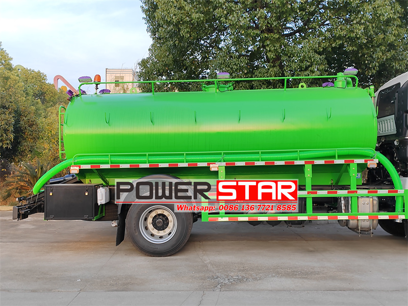 Isuzu GIGA 8000 liters vacuum tank truck