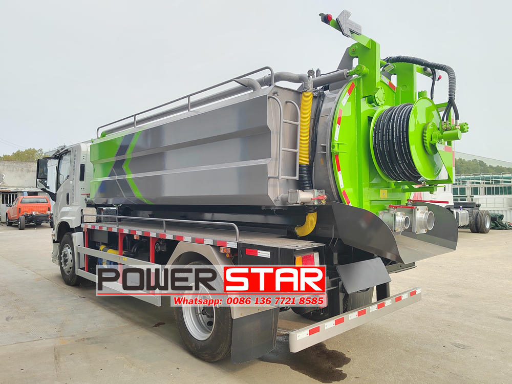 Isuzu combination vacuum jetter