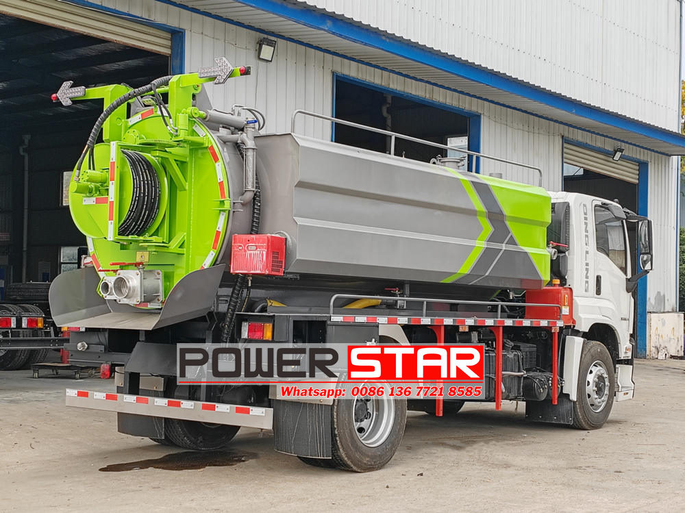 Isuzu gully sucker vacuum truck