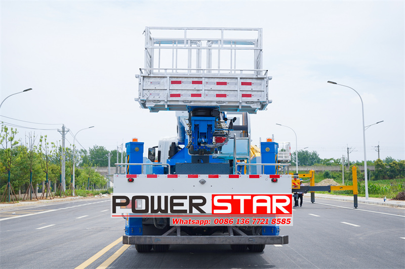 Mobile and safe 45m Isuzu GIGA aerial platform truck