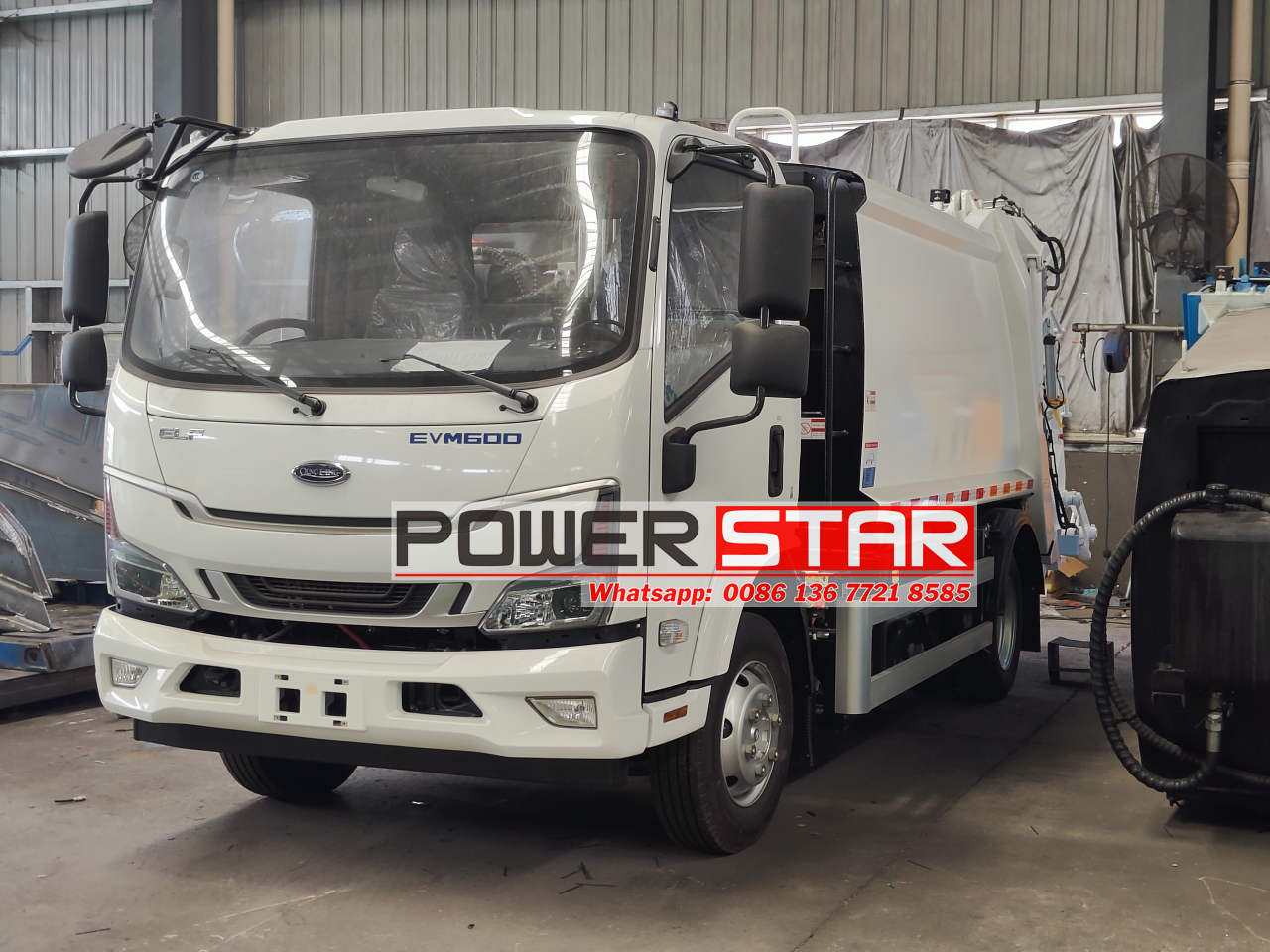 Isuzu pure electric garbage compactor truck rear loader