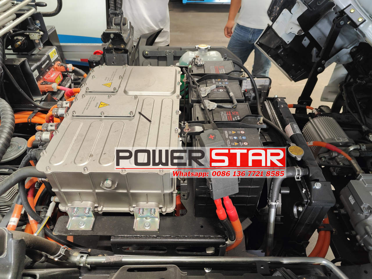 Electric Garbage Compactor Truck made by Isuzu