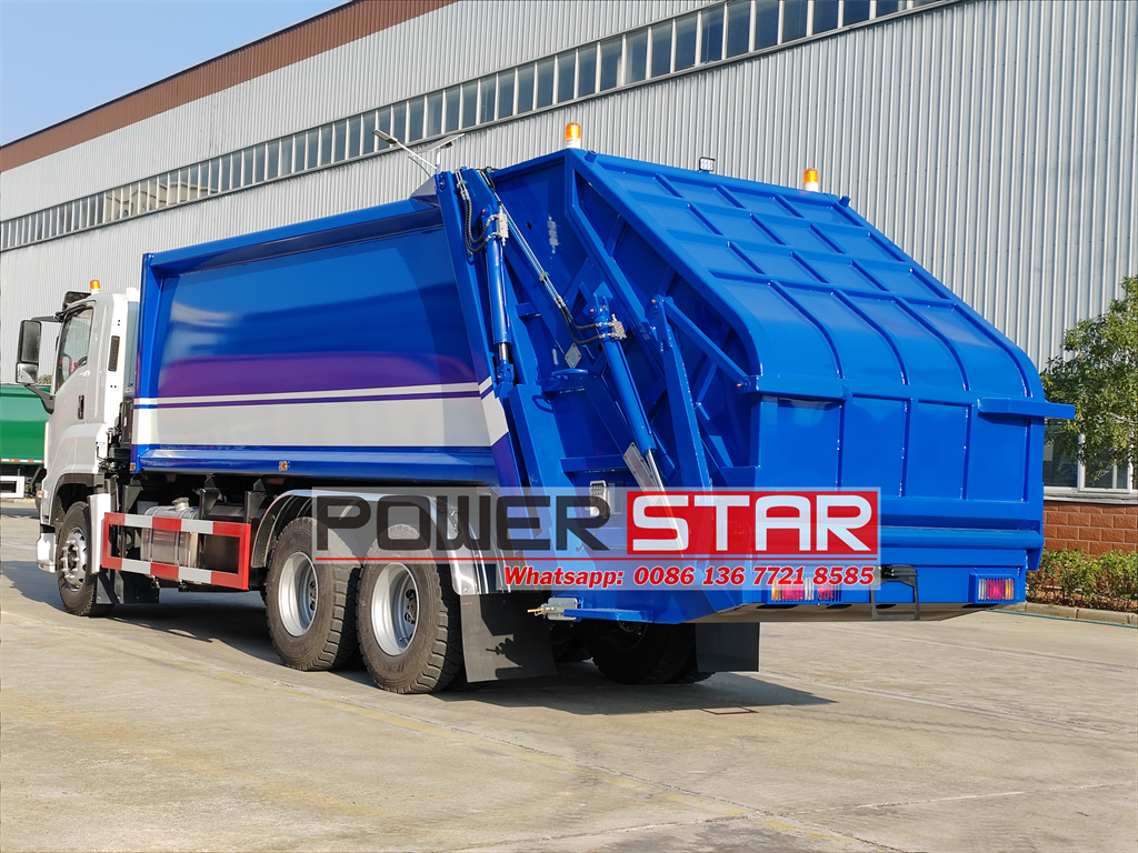 Isuzu GIGA rear loader compactor truck