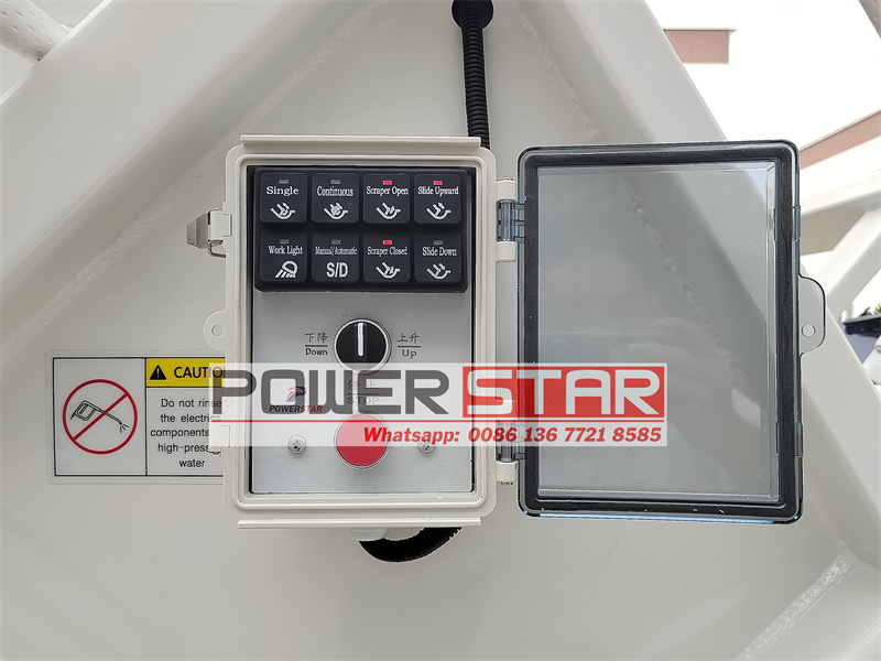 Isuzu 700P rear loader garbage truck